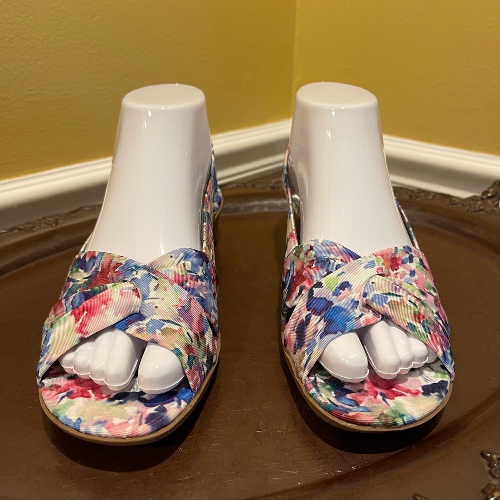 ⛵💝LIFE STRIDE FLORAL SOFT SANDALS🏯🚣